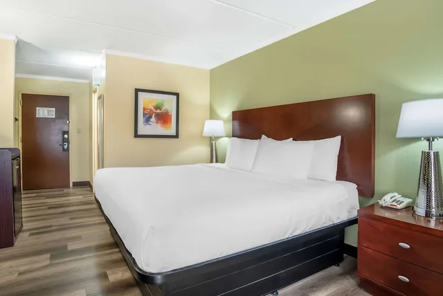 غرفة قياسية بسرير كينج، Best Western Gastonia 2/8