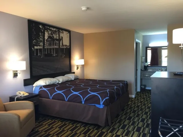 غرفة بسرير كينج لذوي الإعاقة، Super 8 By Wyndham Ocean Springs Biloxi 6/10