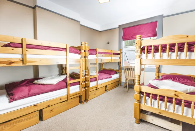 Private, Quadruple, 3 Bunk Beds, Private Bathroom، Llangollen Hostel 1/2