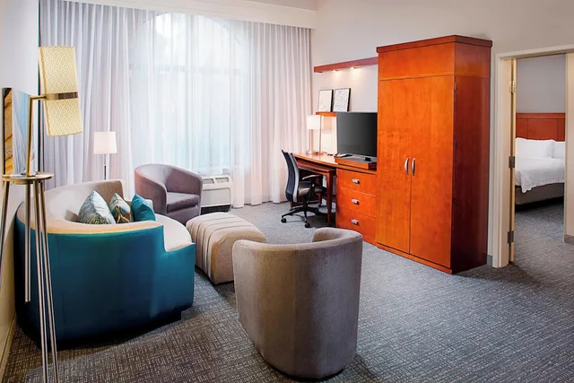 جناح بسرير كينج بإطلالة على المدينة مع أريكة، Courtyard by Marriott San Antonio SeaWorld - Westover Hills 4/6