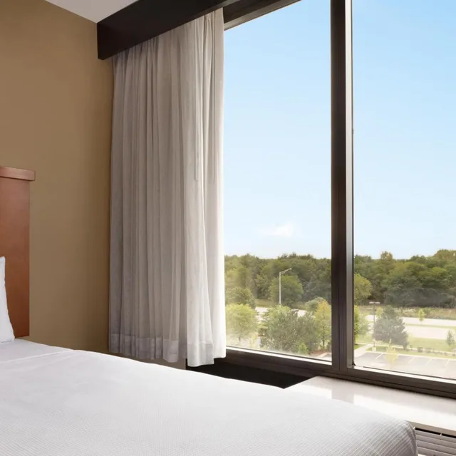 غرفة بسريرين مزدوجين مع أريكة في طابق مرتفع، Hyatt Place Chicago/Hoffman Estates 2/3