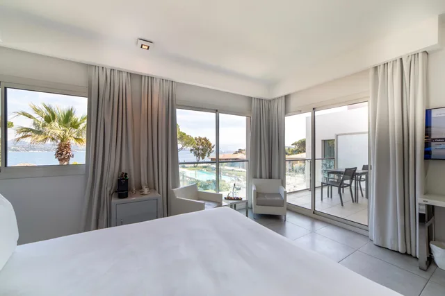 غرفة بريستيج بإطلالة على البحر، Kube St Tropez Hotel 5/10