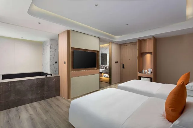 Deluxe, Twin Beds, Hot Spring Bath، Hawthorn by Wyndham Honghe Mile Hot Spring 2/2