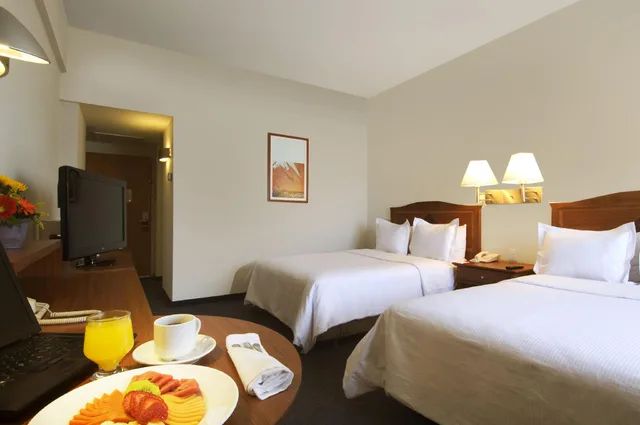 غرفة سوبيريور بسرير مزدوج، Fiesta Inn Torreon Galerias 1/1