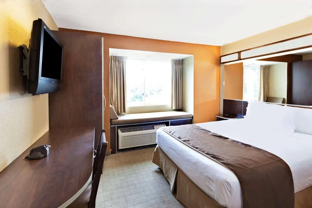 جناح بسرير كوين للمدخنين لذوي الإعاقة، Microtel Inn & Suites by Wyndham Woodstock/Atlanta North 1/2