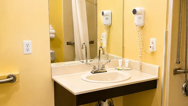 Room, King Bed, Accessible, Western Motel 3/9