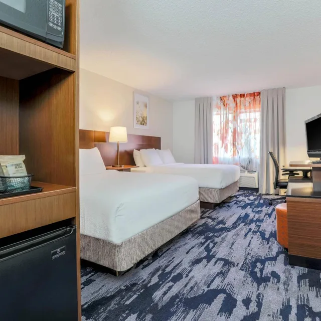 غرفة بسريرين كوين بحوض استحمام لذوي الإعاقة، Fairfield Inn & Suites Houston Westchase 1/3