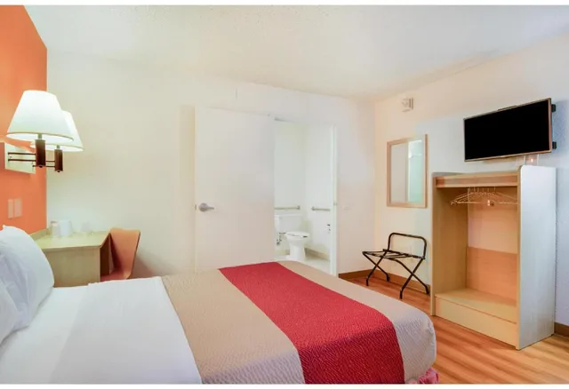 غرفة بسريرين كوين للمدخنين، Motel6 Tacoma, WA - Fife 2/10