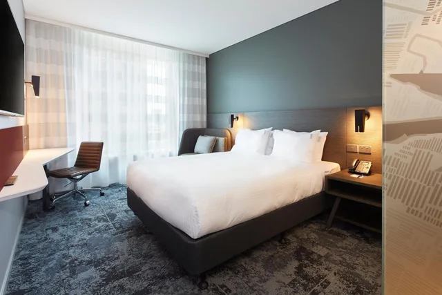 غرفة قياسية بسرير كينج وسرير كوين في طابق مرتفع، Holiday Inn Express Melbourne Southbank 5/10