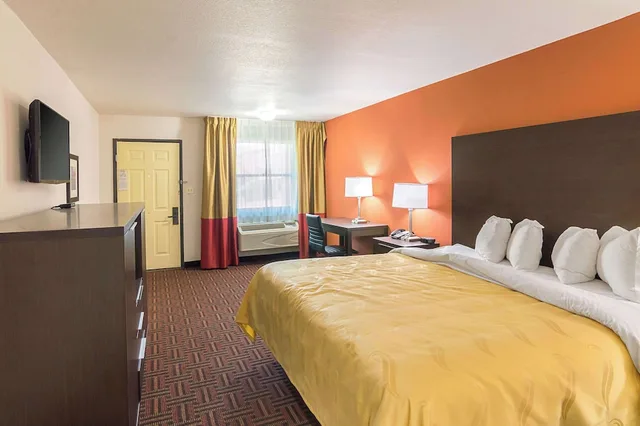 غرفة بسرير كينج للمدخنين، Quality Inn Amarillo I-40 East 2/7