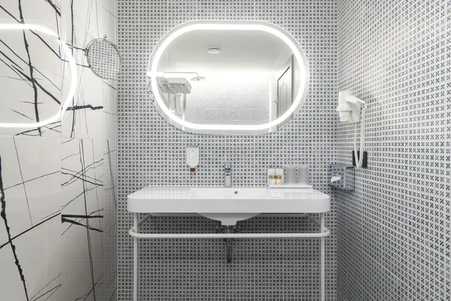 جناح، Kaunas Hotel 1/4