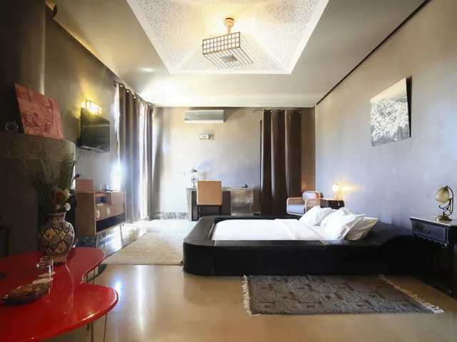 جناح جونيور، Fellah Hotel 1/1