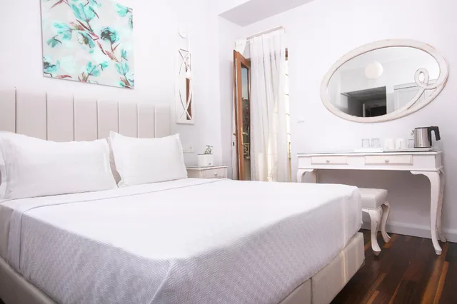 Deluxe, Balcony, Ascot Hotel 3/3