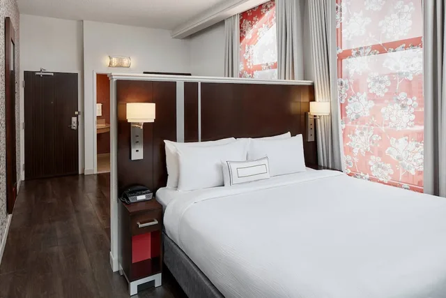 جناح بسرير كينج مع أريكة، Fairfield Inn & Suites Washington, DC/Downtown 2/3