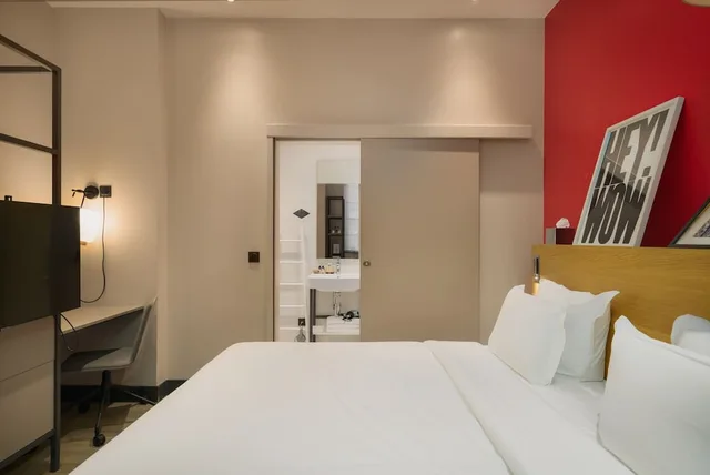 غرفة كلوب بسرير كوين، MAISON NO 3/6