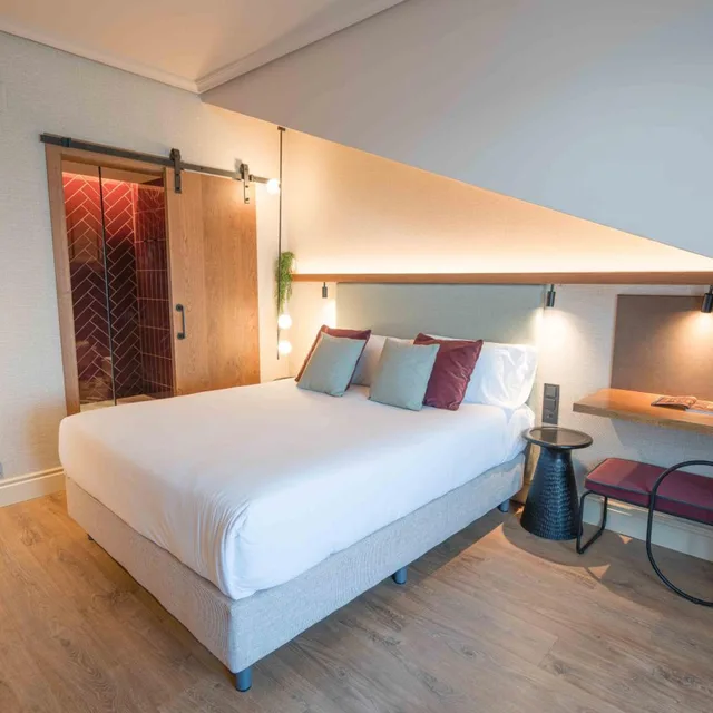 غرفة بسرير مزدوج بإطلالة على البحر بشرفة، Jova Hotel 3/9