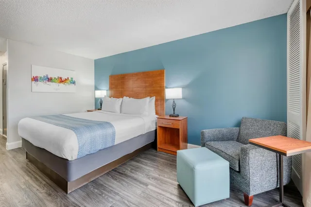 غرفة قياسية بسرير كينج بإطلالة، Best Western Orlando Gateway Hotel 1/9