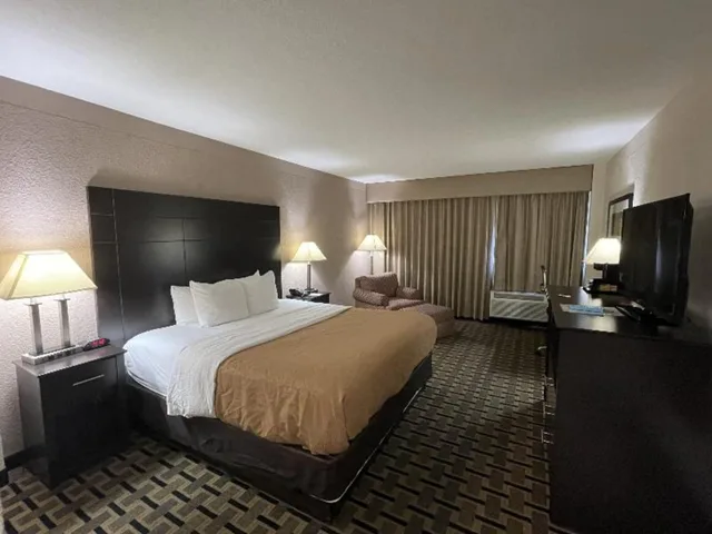 جناح، Quality Inn & Suites Cincinnati Downtown Area 2/4
