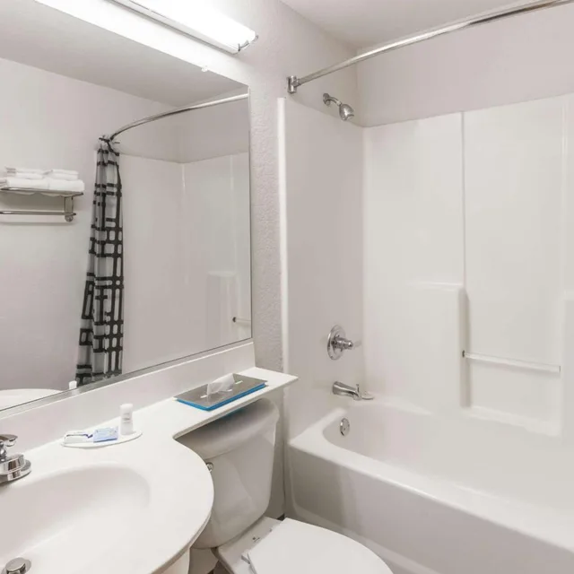 Deluxe, 2 Queen Beds, Microtel Inn Ardmore 5/5