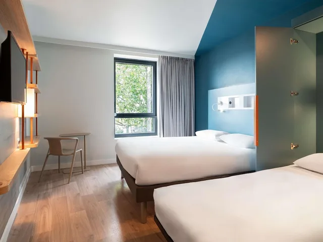غرفة عائلية بسريرين منفصلين وسرير مزدوج وسريرين منفصلين، ibis budget Rouen Centre Rive Gauche 1/9