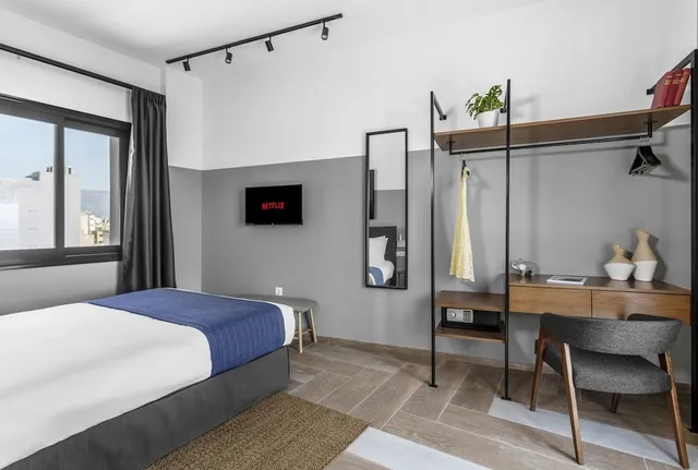 Deluxe, Queen Bed, Acropolis View, Terrace, PLAY Theatrou Athens, a member of Brown Hotels 3/5