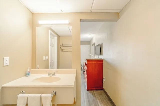 Deluxe, 2 Queen Beds, Smoking, Deluxe Inn & Suites By OYO Miami OK 10/10