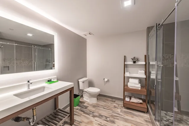 غرفة ديلوكس بسرير كينج بشرفة، Lexen Hotel-North Hollywood Near Universal 5/5