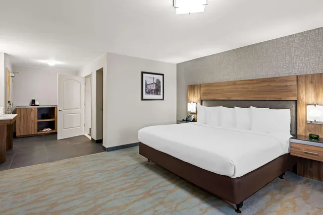 غرفة بسرير كينج لذوي الإعاقة، The Penn Stroud Stroudsburg - Poconos, an Ascend Collection Hotel 7/10