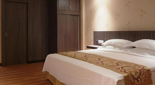 Room, Twin Beds, Mandarin Hotel 1/3