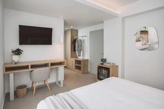 جناح جونيور بسرير كينج بمسبح خاص، Anassa Stalis Suites Adults Only 16+ 6/9