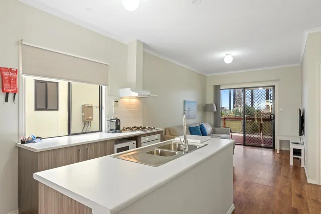 3 Bedrooms, Beach, Deluxe, Cabin, Discovery Parks - Adelaide Beachfront 10/10
