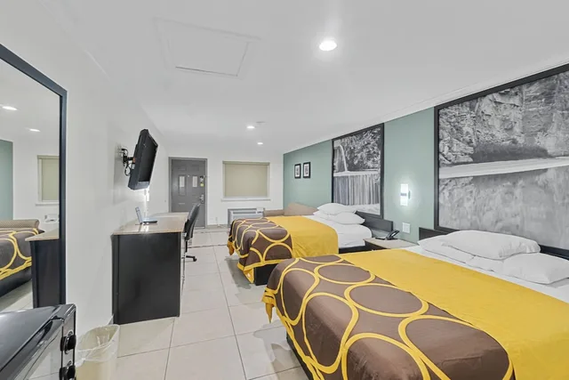 غرفة قياسية بسريرين كوين للمدخنين، Super 8 by Wyndham McAllen/Downtown/La Plaza Mall 5/10