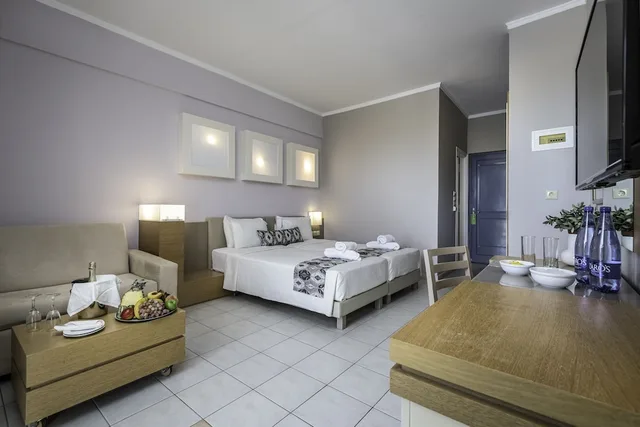 Room, Twin Beds, Sofa, Pool Access, Ground Floor، Sovereign Beach Hotel 1/3