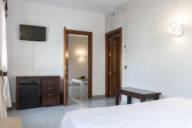 جناح جونيور بغرفتي نوم، Hotel Plaza del Castillo 1/4