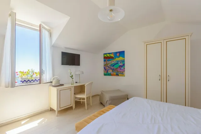 غرفة بسرير مزدوج بإطلالة على البحر في الملحق، HOTEL BACCO 4/10