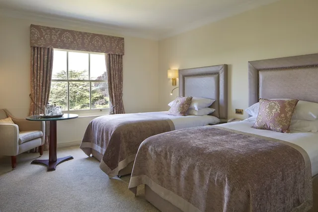 غرفة ديلوكس بسريرين منفصلين بإطلالة على الحديقة، Macdonald Bath Spa Hotel 1/2