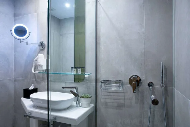Superior, Twin Beds, Atrium View، Zeus Essence Wyndham Athens Residence 5/6