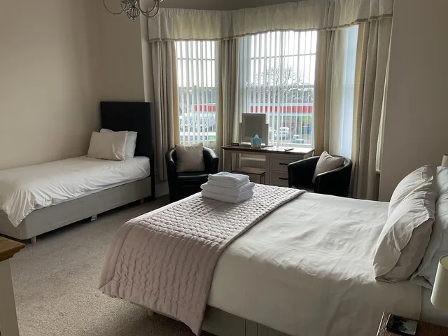 جناح بسرير كينج وسرير فردي، Glenora Guest House 3/6