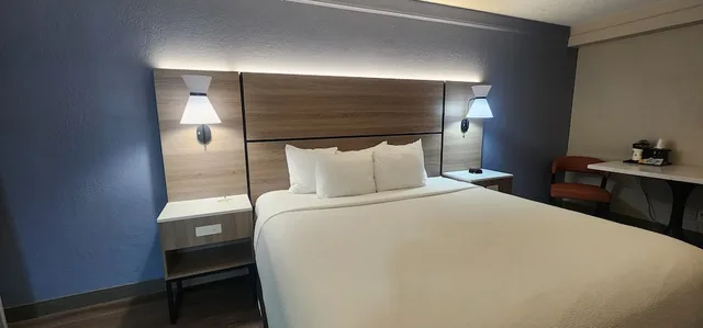 غرفة بسرير كينج، La Quinta Inn by Wyndham Tampa Bay Pinellas Park Clearwater 9/10