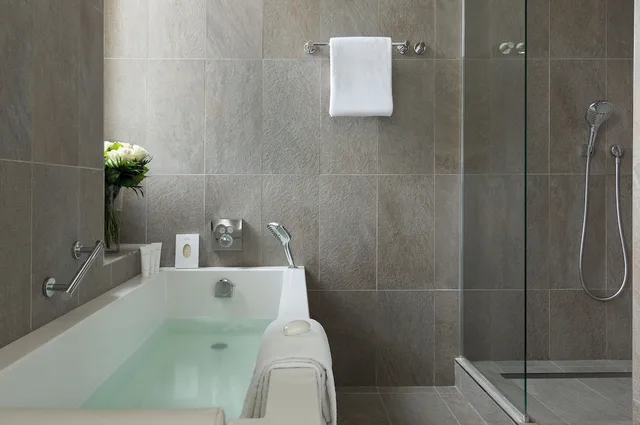 جناح بريستيج بسرير مزدوج بإطلالة على البحر بشرفة، Hotel Barriere Le Royal La Baule 3/3
