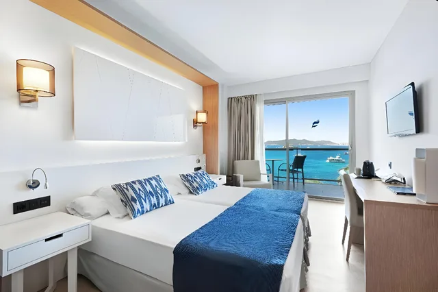 غرفة تنفيذية بسرير كوين وسريرين منفصلين، THB Los Molinos - Adults Only 1/1
