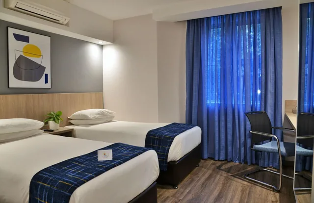 غرفة قياسية بسريرين منفصلين، Town Lodge Menlo Park 1/2