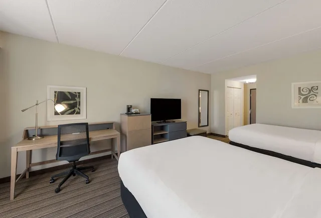 غرفة بسريرين كوين، Country Inn & Suites by Radisson, Findlay, OH 6/9
