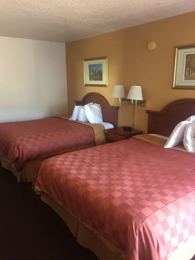 غرفة قياسية بسريرين كوين للمدخنين، Travel Inn & Suite 2/4
