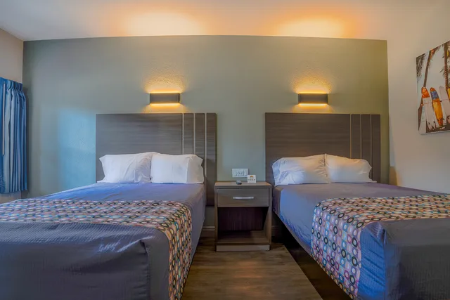 غرفة رباعية، Sunrise Inn by OYO Titusville FL 2/5