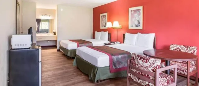 غرفة قياسية بسريرين مزدوجين، Red Carpet Inn and Suites Hazleton 1/1