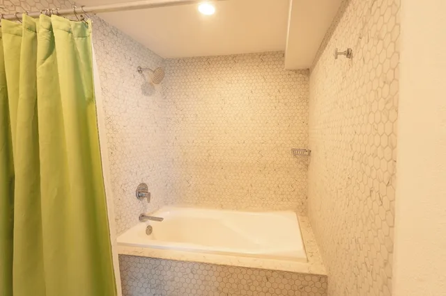 Royal, Suite, King Bed, Partial Ocean View, Hotel Amares Acapulco 8/10