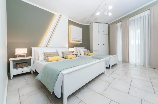 Superior, Triple, Side Sea and Pool View، Arkadia Luxury Hotel Apartments 3/10