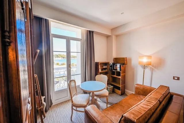 Riviera, Suite, 2 King Beds, Partial Sea View, GRAND HOTEL DES SABLETTES PLAGE, CURIO COLLECTION BY HILTON 7/9