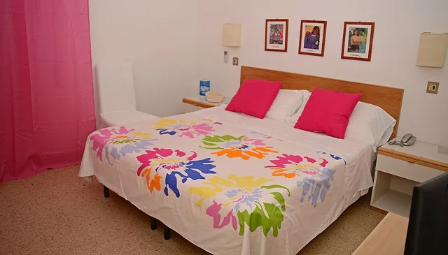 1 Bedroom, Economy, Triple, Double Bed, Hotel Kinda 2/4